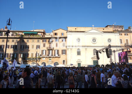 Roma, Italia. 21 Maggio, 2016. Marco Pannella commemorazione funebre in Piazza Navona, il politico italiano è morto all età di 86 anni è stato un difensore della libertà civili Credito: marco varrone/Alamy Live News Foto Stock