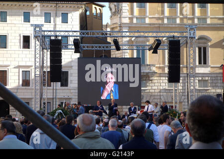 Roma, Italia. 21 Maggio, 2016. Marco Pannella commemorazione funebre in Piazza Navona, il politico italiano è morto all età di 86 anni è stato un difensore della libertà civili Credito: marco varrone/Alamy Live News Foto Stock