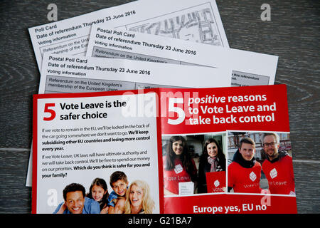 A nord di Londra, UK, 22 maggio 2016 - Campagna foglietto dalla votazione lasciare UE con scheda di sondaggio arriva tramite posta. Credito: Dinendra Haria/Alamy Live News Foto Stock