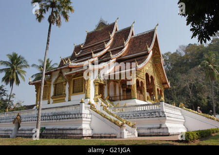 LUANG Prabang, Laos - 10 febbraio 2016: Wat Ho Pha Bang tempio vicino al Museo Nazionale in febbraio 10, 2016 a Luang Praba Foto Stock