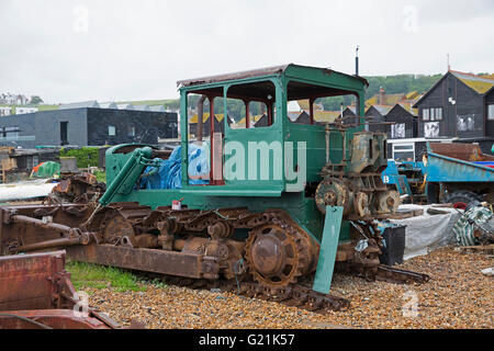 La Caterpillar Tractor sulla spiaggia di Hastings Regno Unito Foto Stock