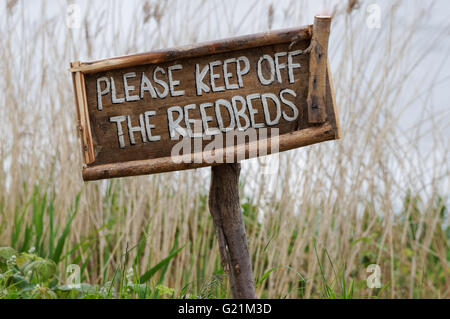 Tenere fuori i canneti accedi Woodberry Zone Umide riserva naturale, Londra England Regno Unito Regno Unito Foto Stock