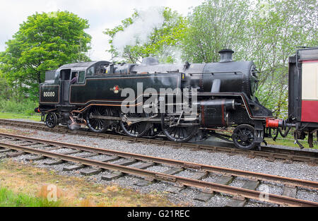 Motore standard tira treni passeggeri in ramsbottom station Foto Stock