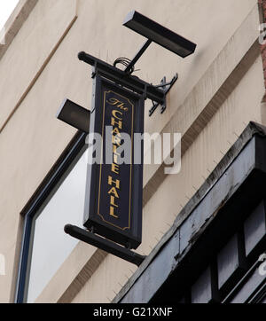 Il Charlie Hall pub, in Erdington, Birmingham. Un pub Wetherspoons. Foto Stock
