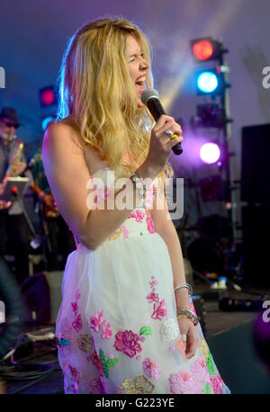 Joss Stone con Staxs presso il Festival Cornbury UK 12 Luglio 2015 Foto Stock