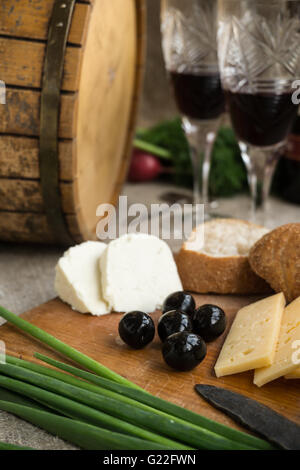 Ottava, wineglass, pane e formaggio sono il saccheggio Foto Stock