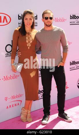 Las Vegas, NV, Stati Uniti d'America. 22 Maggio, 2016. Kelly Thiebaud, Bryan Craig presso gli arrivi per 2016 Billboard Music Awards - Arrivi 1, T-Mobile Arena, Las Vegas NV, 22 maggio 2016. Credito: Elizabeth Goodenough/Everett raccolta/Alamy Live News Foto Stock