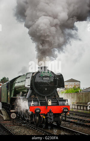 Flying Scotsman Cuoce a vapore lasciando la stazione di Salisbury sulla strada per Southampton Foto Stock