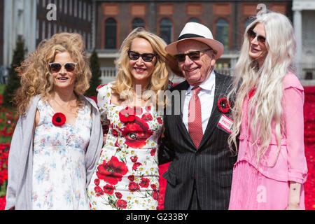 Londra, Regno Unito. Il 23 maggio 2016. Rupert Murdoch e Jerry Hall. Premere il tasto Giorno della RHS Chelsea Flower Show. Il 2016 mostra è aperta al pubblico dal 24-28 maggio 2016. Credito: Immagini vibranti/Alamy Live News Foto Stock