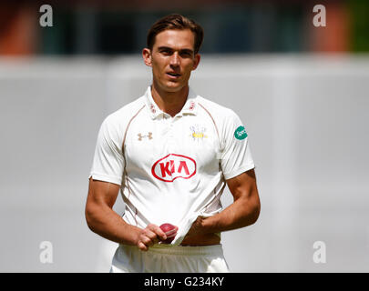 Old Trafford, Manchester, Regno Unito. 23 Maggio, 2016. La Contea di Supersavers campionato. Lancashire versus Surrey. Surrey bowler James Burke. Credito: Azione Sport Plus/Alamy Live News Foto Stock