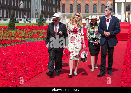 Londra, Regno Unito. Il 23 maggio 2016. Rupert Murdoch e Jerry Hall. Premere il tasto Giorno della RHS Chelsea Flower Show. Il 2016 mostra è aperta al pubblico dal 24-28 maggio 2016. Credito: Immagini vibranti/Alamy Live News Foto Stock