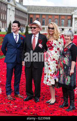 Londra, Regno Unito. Il 23 maggio 2016. Rupert Murdoch e Jerry Hall. Premere il tasto Giorno della RHS Chelsea Flower Show. Il 2016 mostra è aperta al pubblico dal 24-28 maggio 2016. Credito: Immagini vibranti/Alamy Live News Foto Stock