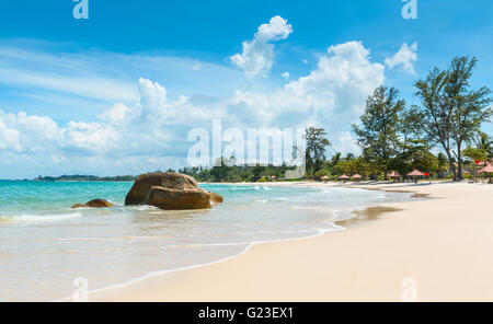 Bella spiaggia tropicale in Indonesia Foto Stock