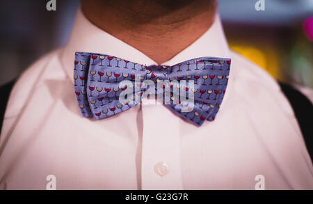 Uomo con bow tie-in Foto Stock