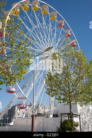 La Francia, la Rochelle, ruota panoramica vicino alla Marina. Foto Stock
