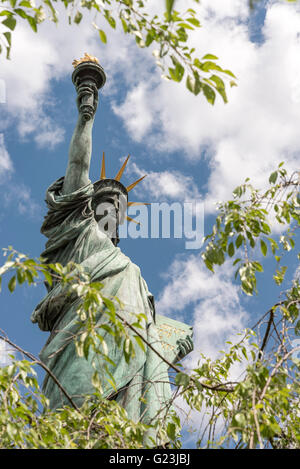 Replica della Statua della Libertà, Odaiba Seaside Park, Baia di Tokio, Giappone Foto Stock