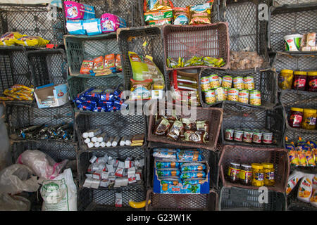 Shop in Anwald Refugee Camp nell Iraq del nord dove 8000 iracheni hanno trovato rifugio. Foto Stock