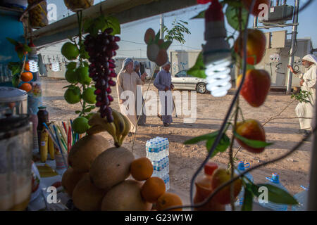 Shop in Anwald Refugee Camp nell Iraq del nord dove 8000 iracheni hanno trovato rifugio. Foto Stock