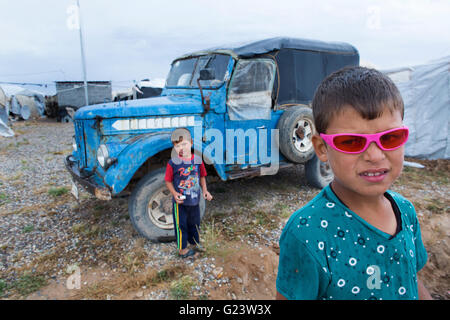 UAZ oldtimer carrello iracheno in un campo di rifugiati Foto Stock