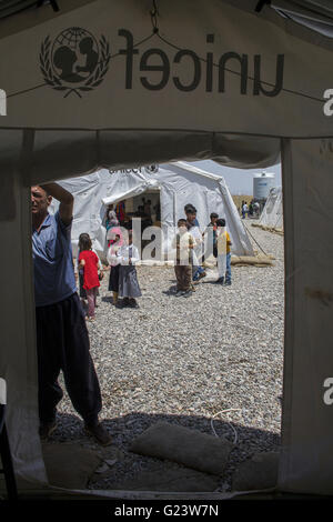 L' UNICEF scuola Khanaqin in un campo di rifugiati in Iraq dove 8000 persone hanno trovato rifugio. Foto Stock