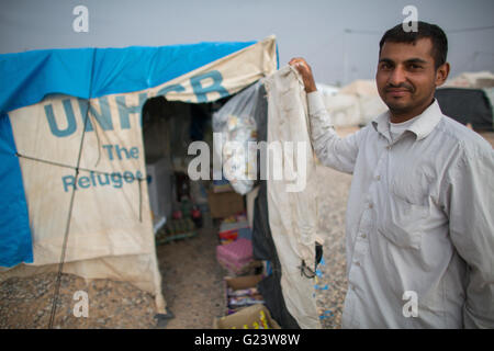 Shop in Anwald Refugee Camp nell Iraq del nord dove 8000 iracheni hanno trovato rifugio. Foto Stock