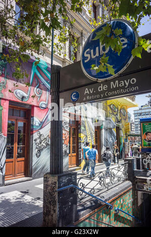 Avenida de Mayo, Graffiti, la stazione della metropolitana di Buenos Aires, Argentina Foto Stock