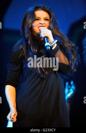 Poco mix live presso la ragazza guidare grande concerto al Wembley Arena, Londra Foto Stock