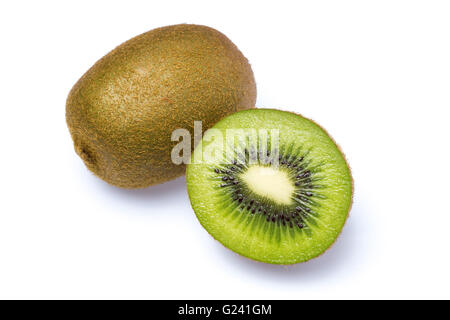 Un intero e metà kiwi come tagliare . Foto Stock