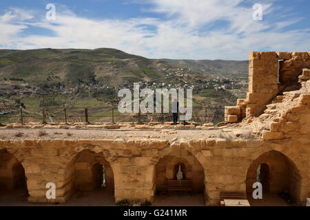 Il Kerak Castello che domina la valle, Giordania Foto Stock