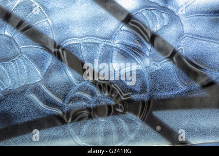 Conchiglia di mare clam: dettaglio delle vetrate illustrazione nel centro Blasket, Dún Chaoin, Dingle, Co. Kerry, Provincia di Munster, Irlanda Foto Stock