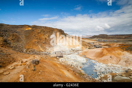 Area geotermale destinazione turistica situato alla penisola di Reykjanes in Islanda. Foto Stock