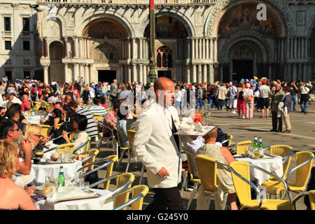 Caffè Lavena. Piazza San Marco / Piazza San Marco / Markusplatz, Venezia. Foto Stock