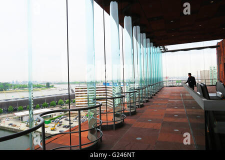 Vista di Anversa e il fiume dall'interno il Museo MAS Foto Stock