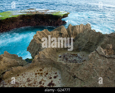 Grandi onde a Devil's Strappo sulla Nusa Lembongan Tramonto Foto Stock