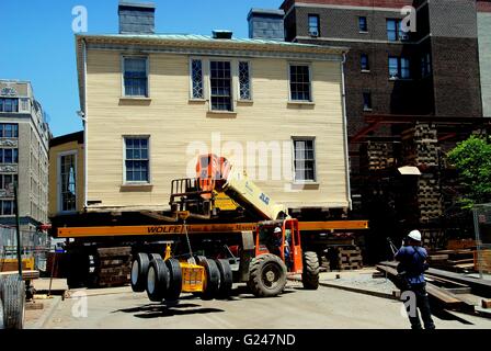 New York City: Movimento Alexander Hamilton il 1802 home "La Grange" dal convento Avenue a nelle vicinanze della Basilica di San Nicola Park Foto Stock