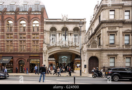 Vista esterna da Piccadilly. Burlington Arcade, Londra, Regno Unito. Architetto: n/a, 1819. Foto Stock