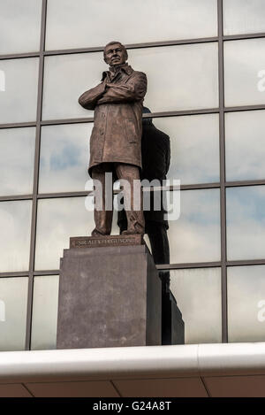 Il sir Alex Ferguson statua a Manchester United Old Trafford. Foto Stock