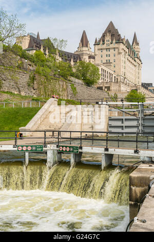 Laurier castello affacciato Rideau Canal si blocca Foto Stock