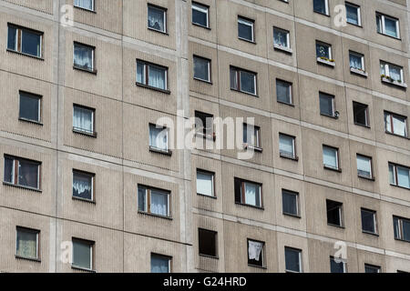 Vecchia rdt facciata di edificio, - Plattenbau Berlin Foto Stock