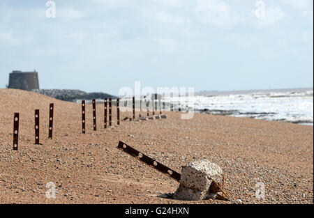 Il tempo di guerra anti-invasione recinzione, Bawdsey, Suffolk, Inghilterra. Foto Stock