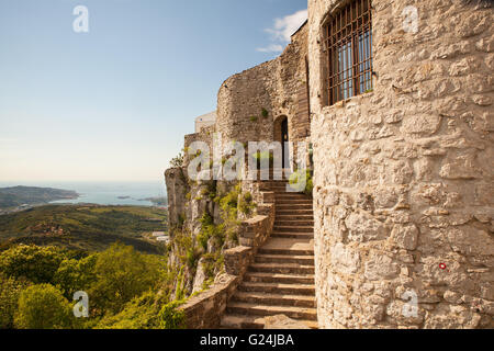 Vista del San Servolo castello in Slovenia Foto Stock