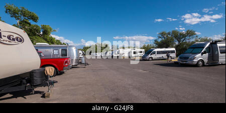 Rio Grande villaggio RV full-hookup campeggio, parco nazionale di Big Bend, Texas. Foto Stock