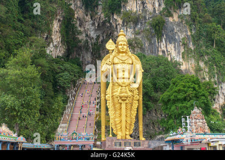 Grotte Batu statua e ingresso vicino a Kuala Lumpur, Malesia. Foto Stock