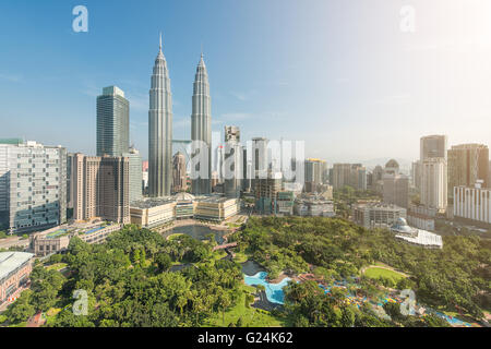 La città di Kuala Lumpur skyline con bel cielo in Malesia Foto Stock