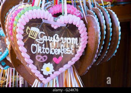 Cuori di panpepato al Oktoberfest a Monaco di Baviera. Foto Stock