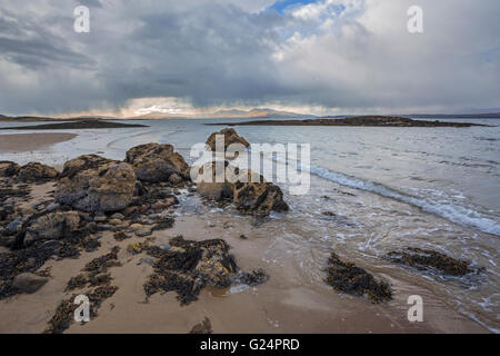 Le montagne di Mull da Ganavan Sands vicino a Oban, Scozia. Foto Stock