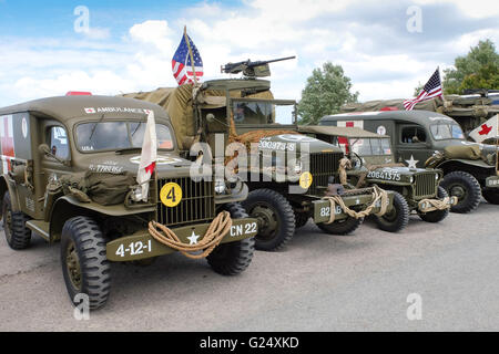 Longues sur Mer, Francia, 5 Giugno 2014: vecchi veicoli militari distribuito sulla costa della Normandia durante il D-day anniversario commemorazioni Foto Stock