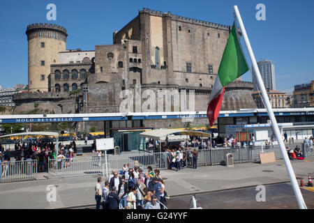 Castello dal porto di Napoli, Napoli, campania, Italy Foto Stock