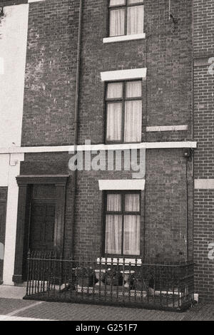 Un tipico inglese casa a schiera a Fleetwood, Jackfield, costa di Fylde, Lancashire, Regno Unito Foto Stock