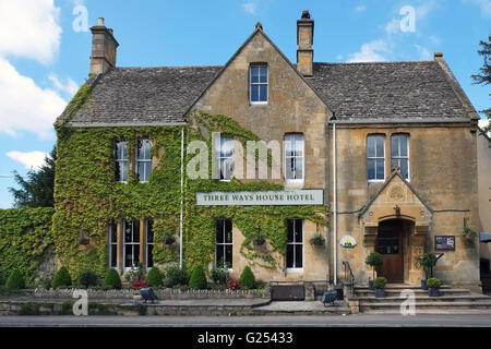 Il Three Ways House Hotel & Restaurant e casa del famoso pudding Club a Mickleton, Gloucestershire, Inghilterra, Regno Unito. Foto Stock